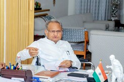 राजस्थान के मुख्यमंत्री अशोक गहलोत को हाईकोर्ट का नोटिस राजस्थान के मुख्यमंत्री अशोक गहलोत को हाईकोर्ट का नोटिस