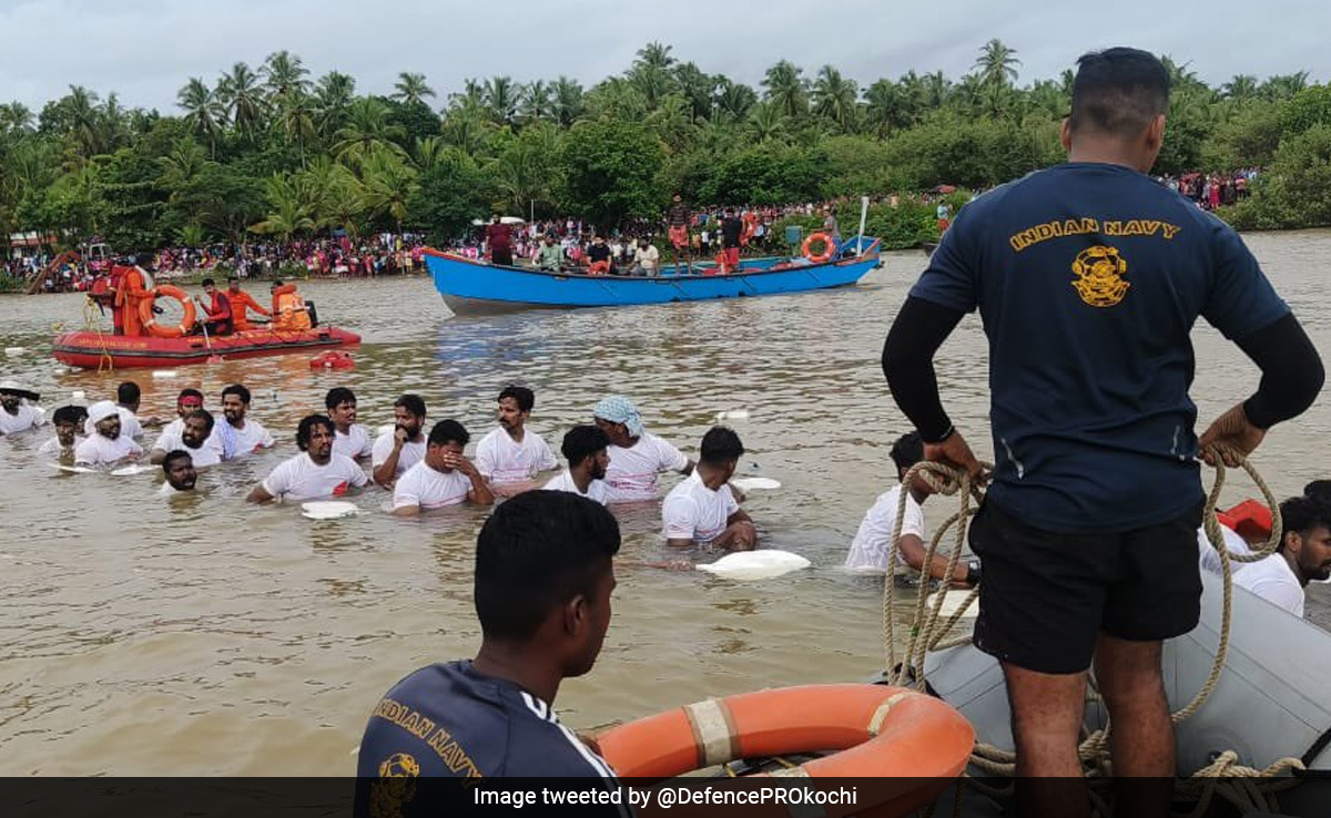 Indian Navy Divers Rescue 20 After Boat Capsizes During Race In Kerala