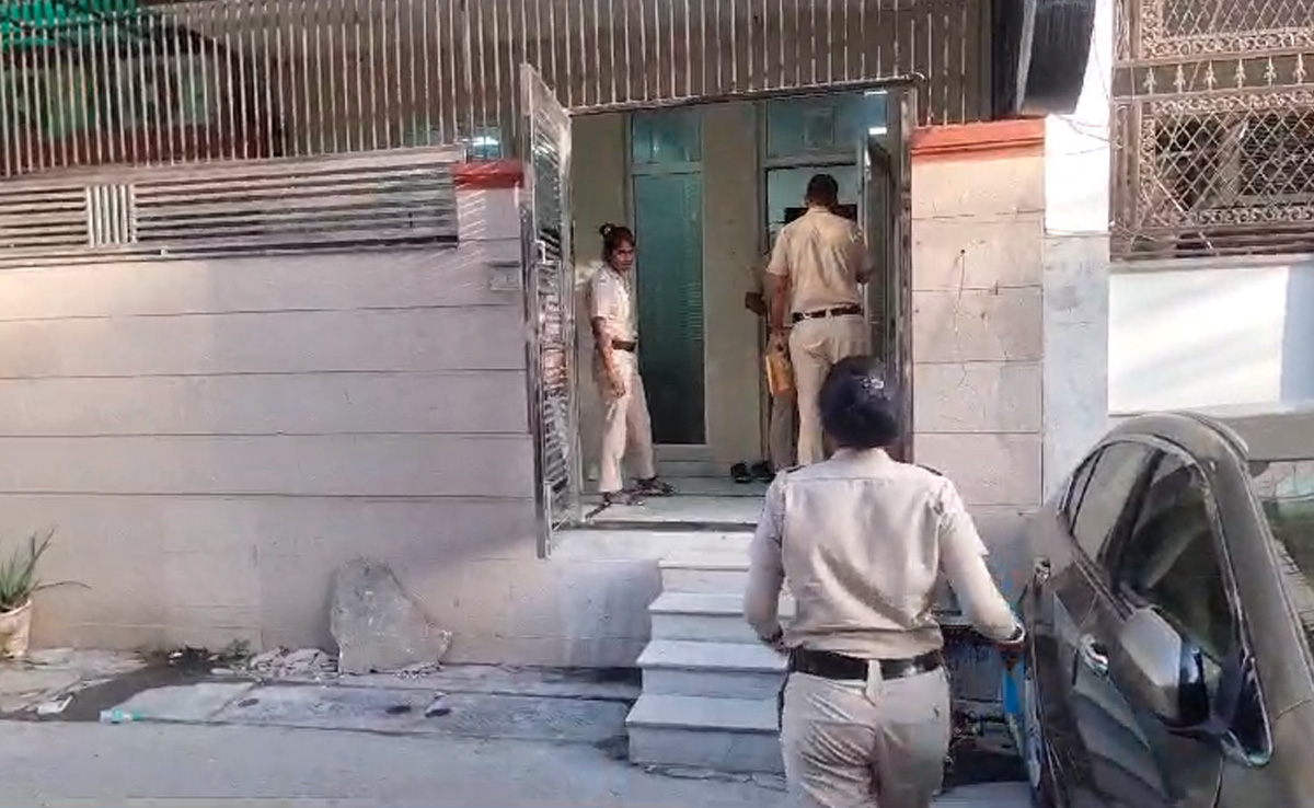 पश्चिमी दिल्‍ली में महिला डॉक्‍टर को चाकुओं से गोदा, हमलावर की तलाश में जुटी पुलिस