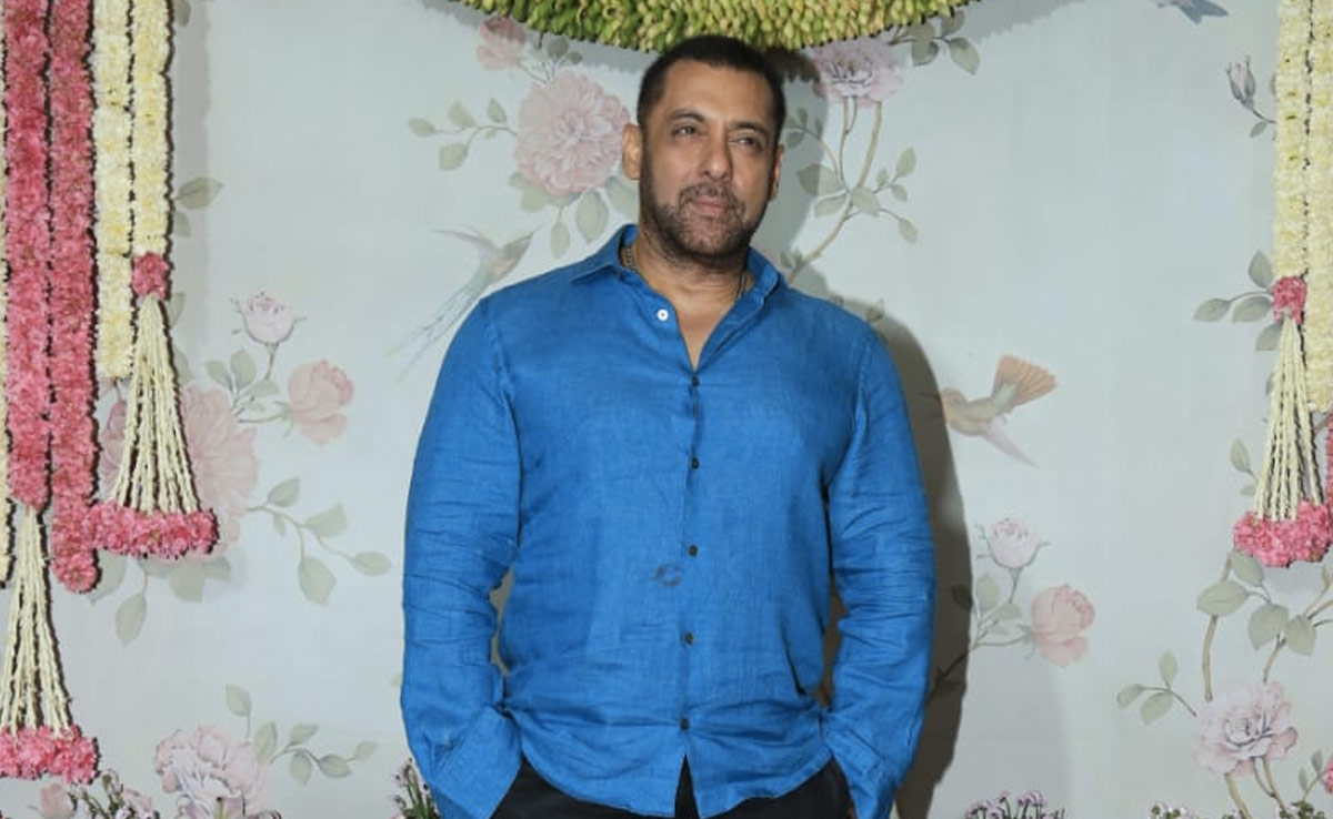 Ganesh Chaturthi 2023: Salman Khan Visits Sister Arpita Khan's House For Visarjan