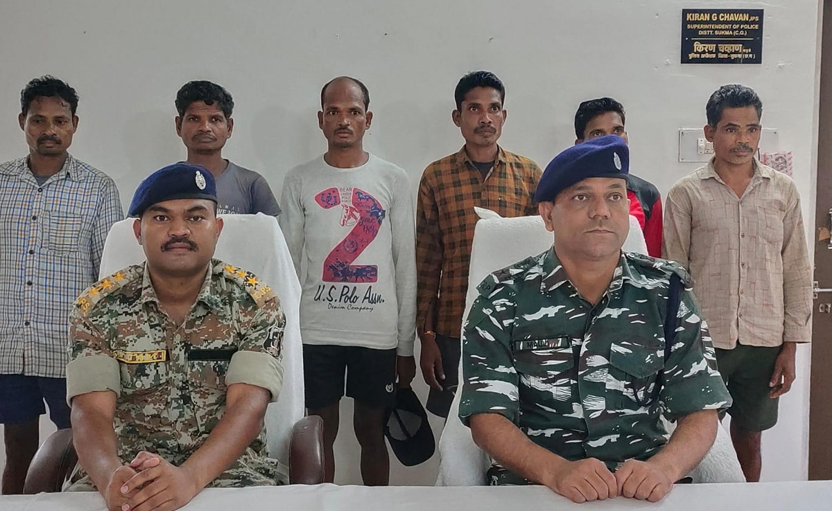 सुकमा : 1 लाख के इनामी कमांडर समेत 6 नक्सलियों ने किया सरेंडर, नर्कोम अभियान की बड़ी कामयाबी