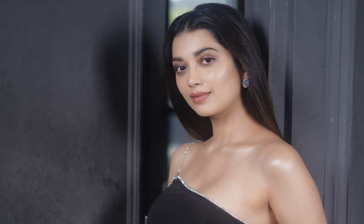 दिगंगना सूर्यवंशी ब्लैक ड्रेस में  शेयर की तस्वीरें, बेहद खूबसूरत लगीं एक्ट्रेस