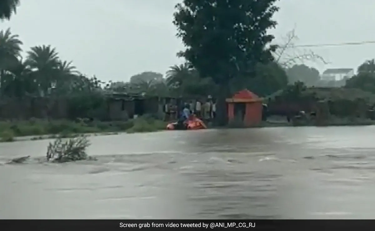इंदौर में भारी बारिश का कहर जारी, बीते 24 घंटे में बचाई गई 200 से ज्यादा लोगों की जान