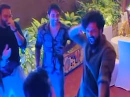 पंजाबी गानों पर ऐसे थिरके विक्की कौशल आगे-पीछे का नहीं रहा ध्यान, किया ऐसा देसी डांस लोग बोले- कैटरीना ने गलत बंदा ढूंढ लिया पंजाबी गानों पर ऐसे थिरके विक्की कौशल आगे-पीछे का नहीं रहा ध्यान, किया ऐसा देसी डांस लोग बोले- कैटरीना ने गलत बंदा ढूंढ लिया