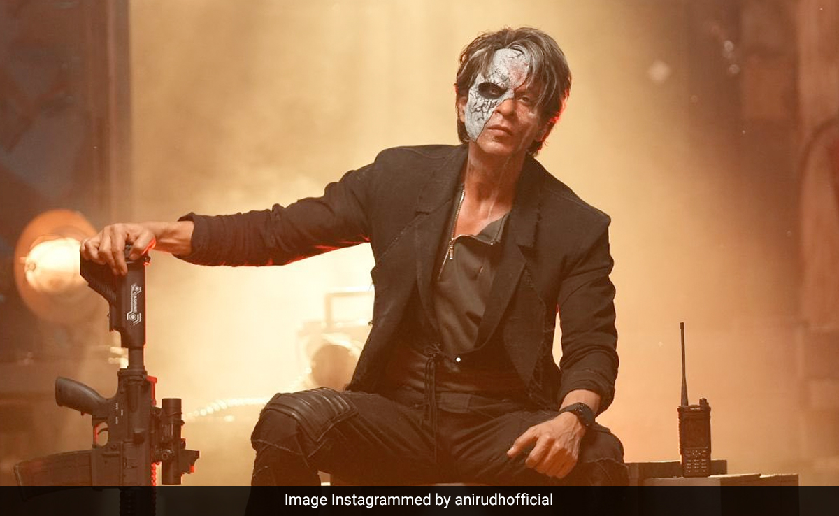 Shah Rukh Khan Fans Took His Breath Away. "Love You For Loving <i>Jawan</i>," He Posts