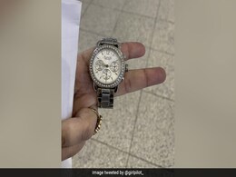 पायलट ने बताया, कैसे वापस मिली दुबई एयरपोर्ट पर उसकी खोई हुई घड़ी, वायरल पोस्ट ने सबको किया इंप्रेस पायलट ने बताया, कैसे वापस मिली दुबई एयरपोर्ट पर उसकी खोई हुई घड़ी, वायरल पोस्ट ने सबको किया इंप्रेस