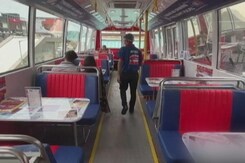 दिल्ली के साउथ एक्स में डबल डेकर बस में मिल रहा जी 20 के 10 देशों का भोजन दिल्ली के साउथ एक्स में डबल डेकर बस में मिल रहा जी 20 के 10 देशों का भोजन