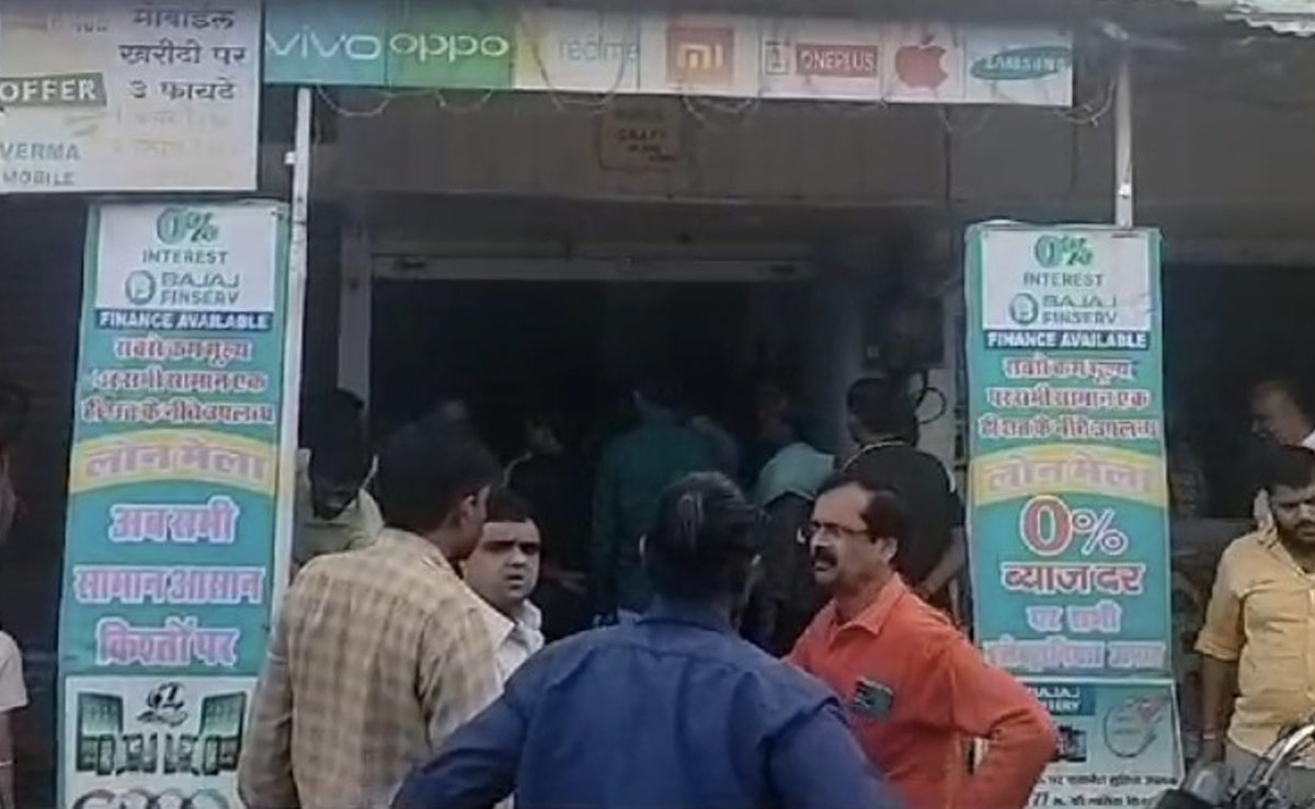बालाघाट : वारासिवनी थाने से 100 मी की दूरी पर दुकान के टूटे ताले, मोबाइल और नगदी लूटे