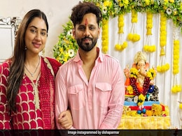 पेरेंट्स बने दिशा परमार और राहुल वैद्य, क्यूट पोस्ट शेयर कर लिखा- लक्ष्मी जी आई हैं... पेरेंट्स बने दिशा परमार और राहुल वैद्य, क्यूट पोस्ट शेयर कर लिखा- लक्ष्मी जी आई हैं...