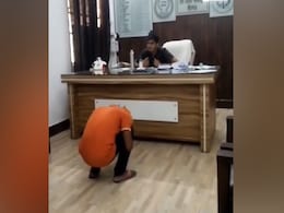 यूपी : शख्स को 'सजा' देना अधिकारी को पड़ा महंगा, वीडियो वायरल होने पर पद से हटाए गए यूपी : शख्स को 'सजा' देना अधिकारी को पड़ा महंगा, वीडियो वायरल होने पर पद से हटाए गए