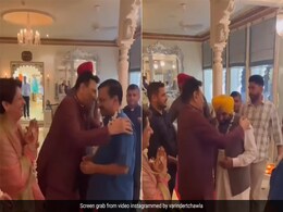 राघव चड्ढा के पेरेंट्स ने किया दिल्ली सीएम केजरीवाल और पंजाब CM भगवंत मान का स्वागत, सामने आया वीडियो राघव चड्ढा के पेरेंट्स ने किया दिल्ली सीएम केजरीवाल और पंजाब CM भगवंत मान का स्वागत, सामने आया वीडियो