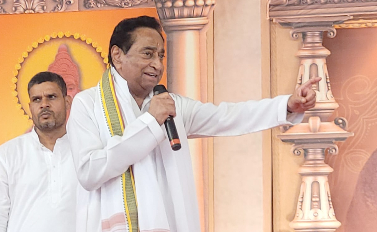 बागेश्वर धाम की राम कथा के बाद कमलनाथ करवा रहे प्रदीप मिश्रा की शिव पुराण, जुटे लाखों श्रद्धालु