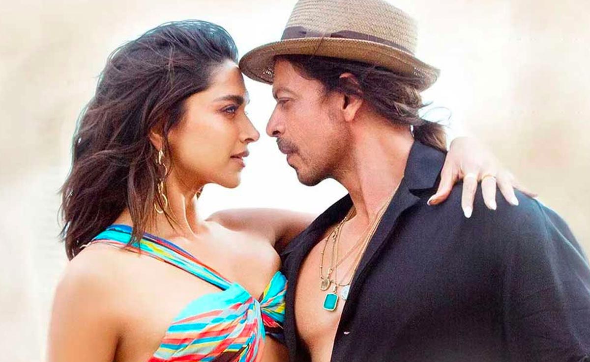 Deepika Padukone On Equation With Shah Rukh Khan: "I'm One Of The Few He's Vulnerable With"