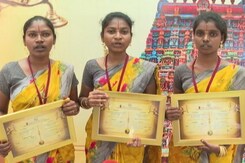 भारत में पहली बार तमिलनाडु की तीन महिलाएं  मंदिर में पुजारी का कामकाज संभालेंगी भारत में पहली बार तमिलनाडु की तीन महिलाएं  मंदिर में पुजारी का कामकाज संभालेंगी