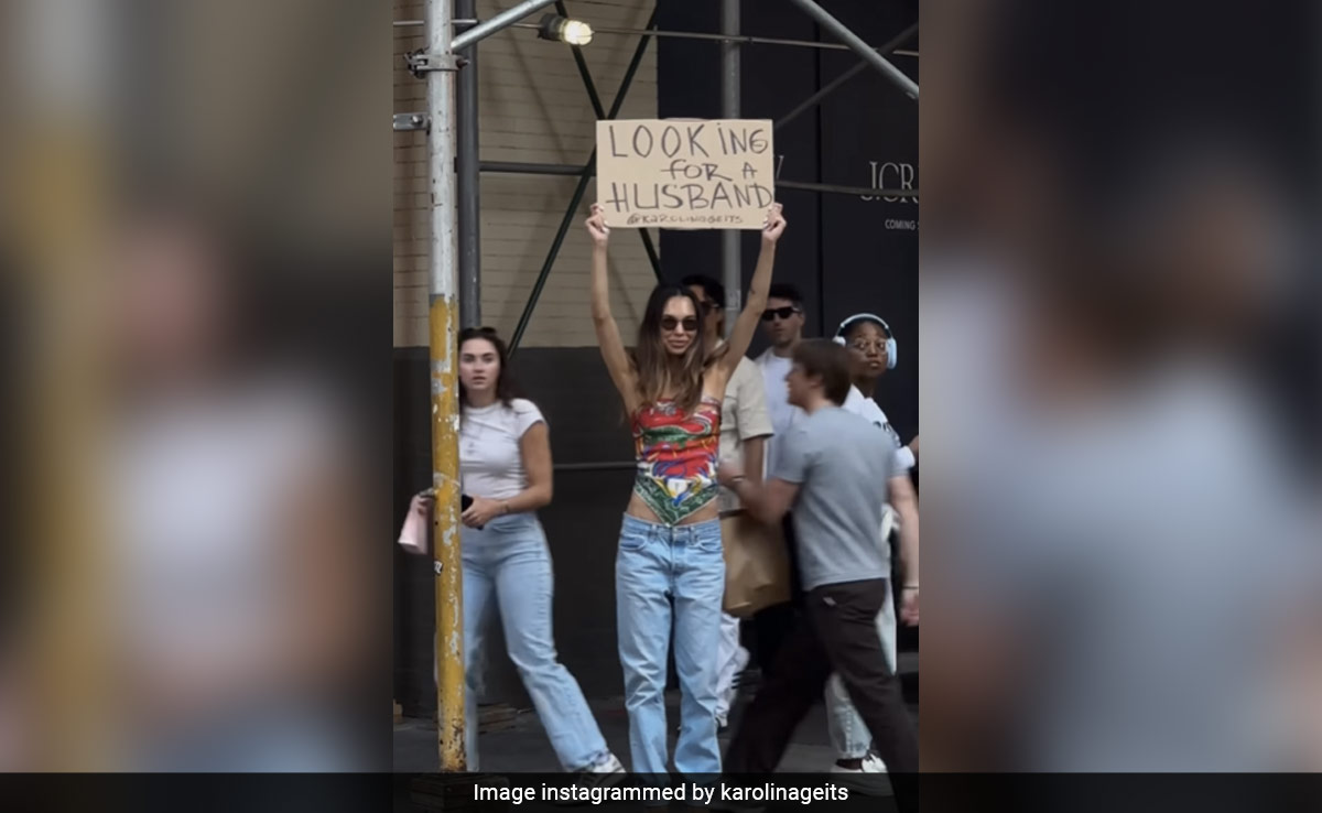Woman Sick Of Dating Apps Hits US Streets With Cardboard "Looking For Husband" Sign