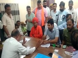 आधार कार्ड में फोटोशॉप से उम्र बढ़ाकर दर्जनों बच्चों को बना दिया मतदाता, BLO सस्पेंड आधार कार्ड में फोटोशॉप से उम्र बढ़ाकर दर्जनों बच्चों को बना दिया मतदाता, BLO सस्पेंड