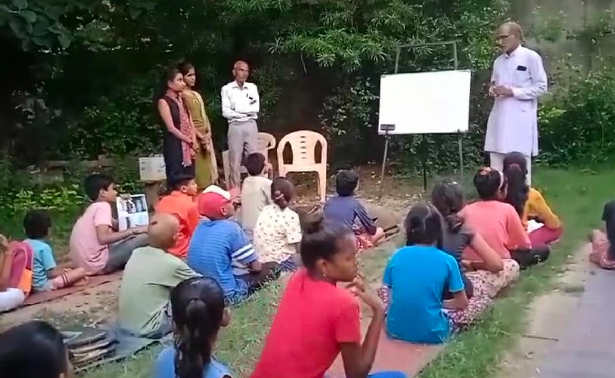 Teachers Day : ग्वालियर के इस टीचर ने 3 साल में बदल दी गरीब बच्चों की जिंदगी