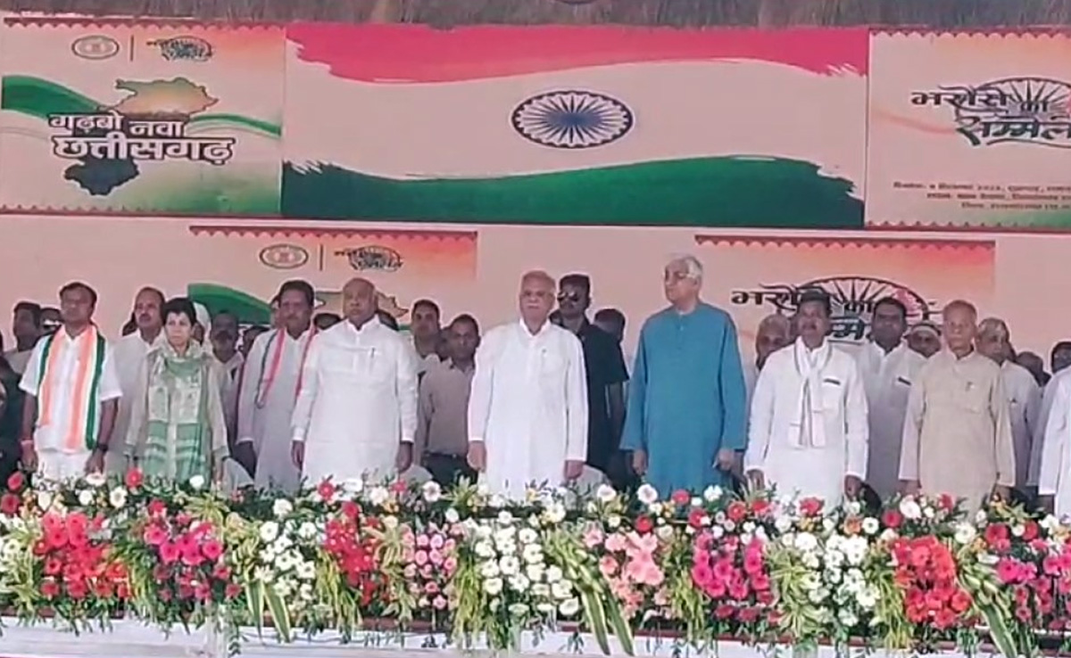 भरोसे का सम्मेलन: खरगे की मौजूदगी में भूपेश बघेल का ऐलान- 47 हजार गरीबों को देंगे पक्का घर