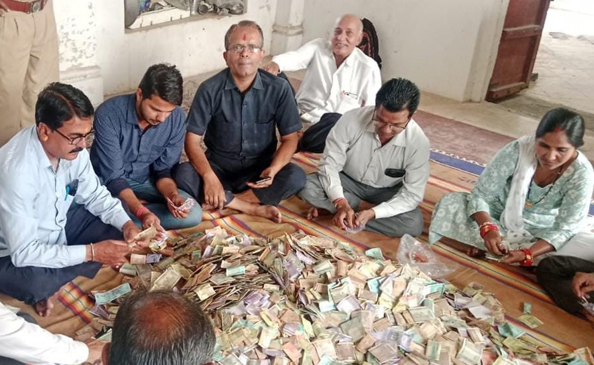सिरोही के कुलदेवता सारणेश्वर धाम के दो दानपात्र से निकले 10.26 लाख रुपए, 6 घंटे तक चली गिनती