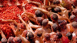 Watch: Spain's Famous Annual La Tomatina Festival Celebrates Its 76th Anniversary