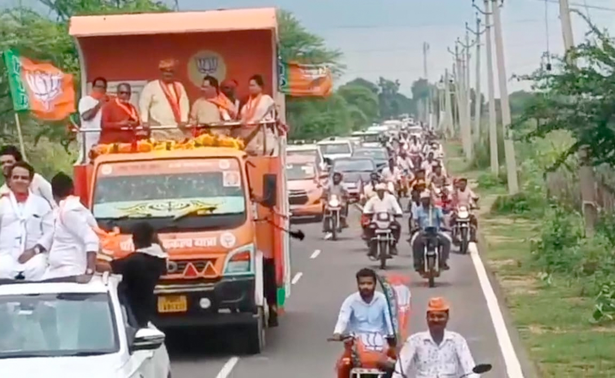 दौसा पहुंची भाजपा की परिवर्तन यात्रा, बारिश से बाद भी कार्यकर्ताओं में उत्साह