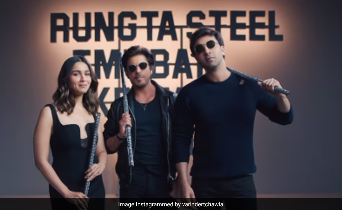 जवान स्टाइल में शाहरुख खान के साथ नजर आए आलिया भट्ट- रणबीर कपूर, कहा- पिक्चर अभी बाकी है जवान स्टाइल में शाहरुख खान के साथ नजर आए आलिया भट्ट- रणबीर कपूर, कहा- पिक्चर अभी बाकी है