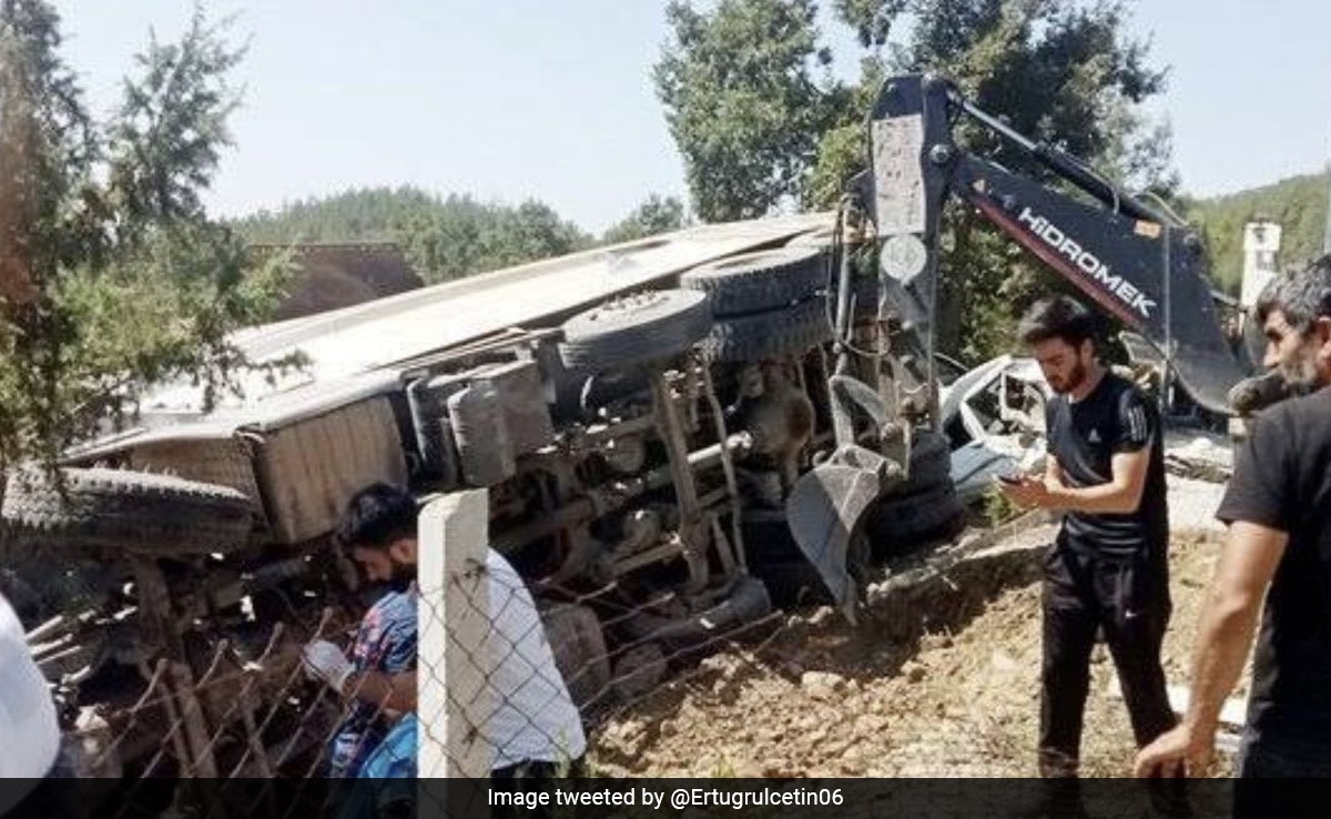5 Dead, 25 Injured As Truck Crashes Into Mourners At Turkey Funeral