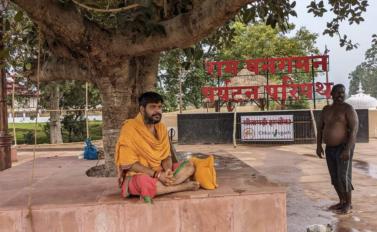 जहां से निकली थी भगवान राम की पदयात्रा उसी रामपथ पर निकला युवक, जानें कौन है यह