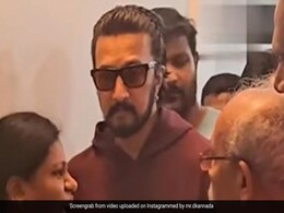 सुपरस्टार के साथ सेल्फी न मिलने पर गुस्सा हुई महिला तो एक्टर ने उसका यूं रखा दिल, सोशल मीडिया पर छा गया वीडियो सुपरस्टार के साथ सेल्फी न मिलने पर गुस्सा हुई महिला तो एक्टर ने उसका यूं रखा दिल, सोशल मीडिया पर छा गया वीडियो