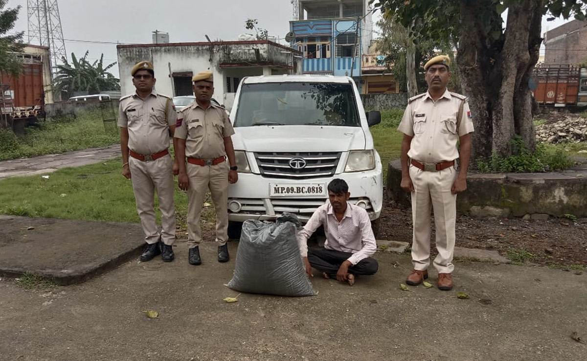 प्रतापगढ़ : नशा तस्करों के खिलाफ पुलिस की सख्त कार्रवाई, 10 KG डोडा चूरा के साथ एक गिरफ्तार
