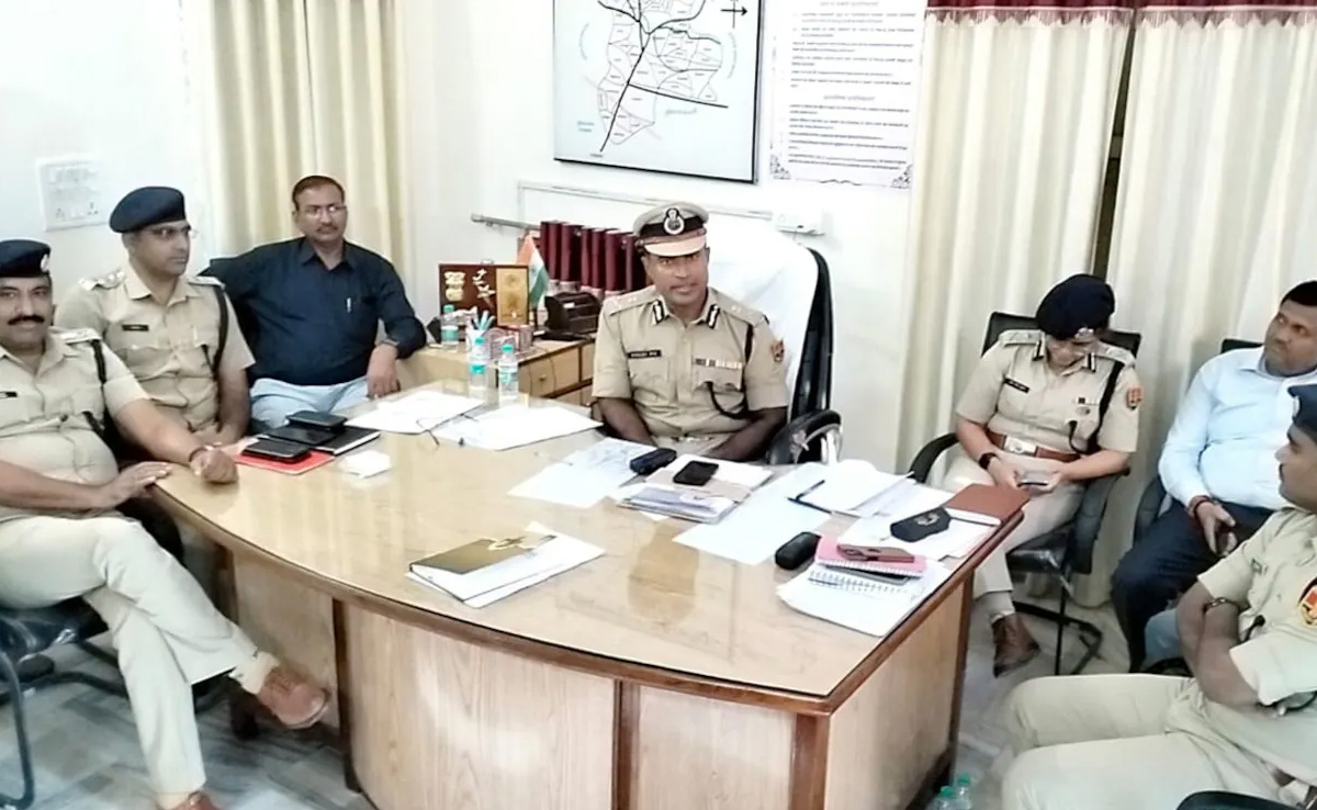 महिला को निर्वस्त्र घुमाने के मामले में पति सहित 7 गिरफ़्तार, वीडियो वायरल करने वालों पर होगी कार्रवाई