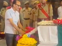 VIDEO: शहीद बेटे को श्रद्धांजलि देने पहुंचे पिता के लिए वो '10 कदम' सबसे मुश्किल रहे.....