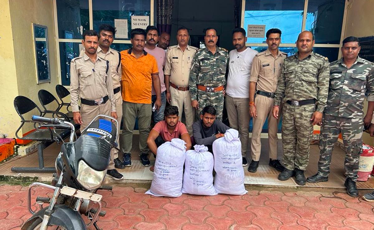 शिवपुरी: पुलिस ने 20 लाख रुपये का गांजा किया जब्त, उड़ीसा से करैरा में हो रही थी तस्करी, दो गिरफ्तार