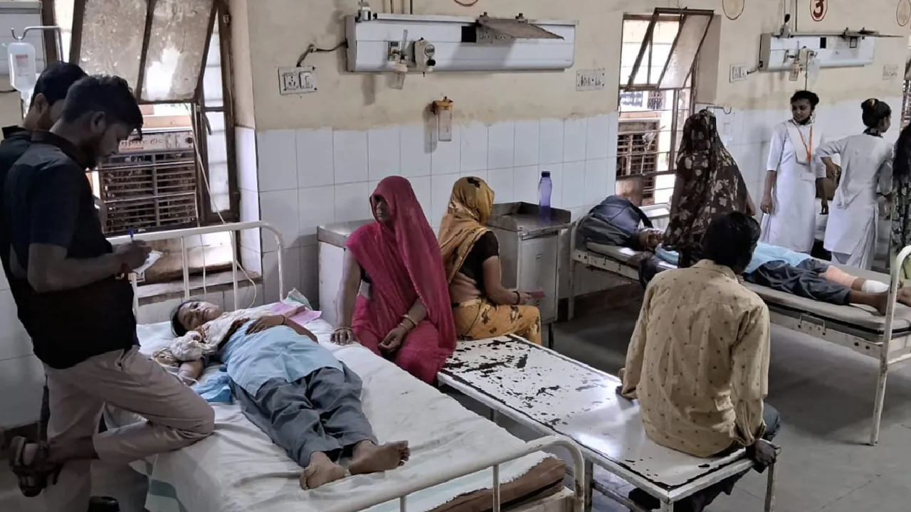 Bundi में School की सीढ़ी टूटने से 5 Student घायल, परिजनों ने घटिया निर्माण का लगाया आरोप