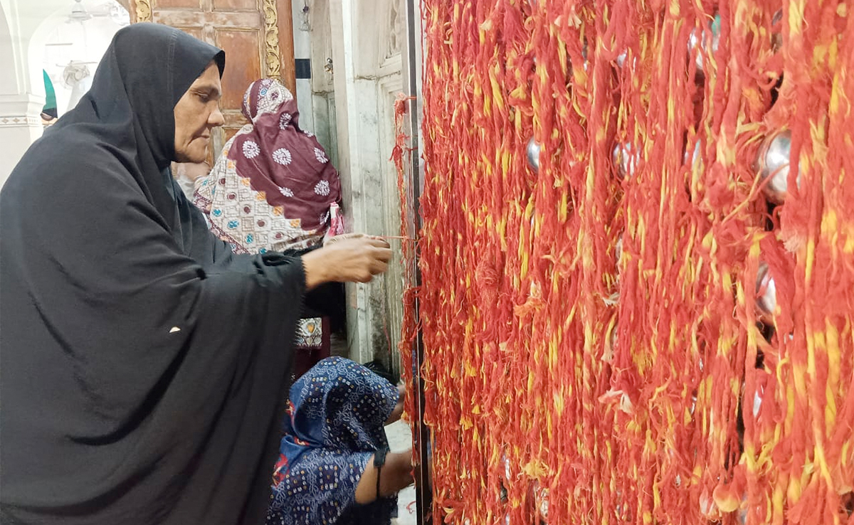 ख्वाजा मोईनुद्दीन चिश्ती की दरगाह, जहां धागों और चिठ्ठियों में मन्नतें लिए पहुंचते हैं जायरीन