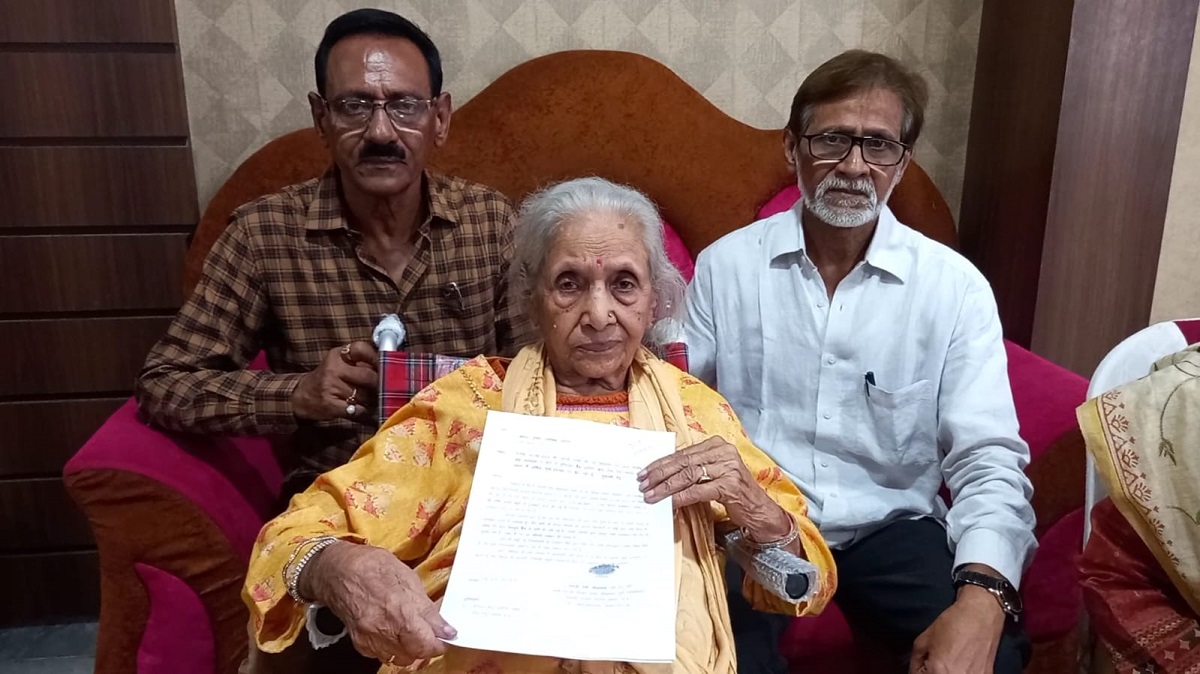 Satna : डेढ़ करोड़ की धोखाधड़ी में नहीं लिया गया एक्शन, 91 वर्षीय दादी करेगी आमरण अनशन !