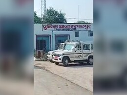 बेटे का इलाज कराने आए पिता और डॉक्टर में हुई मारपीट, 5 लोगों पर ST-SC का मामला हुआ दर्ज बेटे का इलाज कराने आए पिता और डॉक्टर में हुई मारपीट, 5 लोगों पर ST-SC का मामला हुआ दर्ज