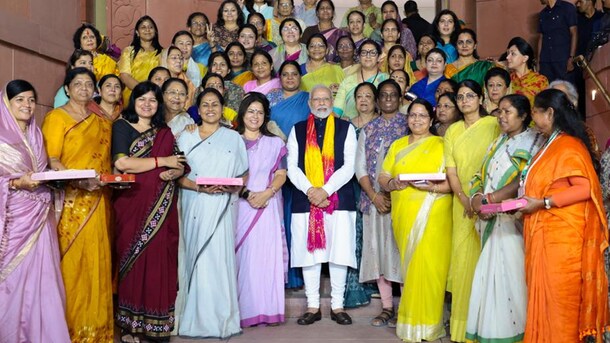 महिला आरक्षण पर क्या है नंबर गेम, जानें- संसद में दो‑तिहाई बहुमत से कितनी दूर सरकार