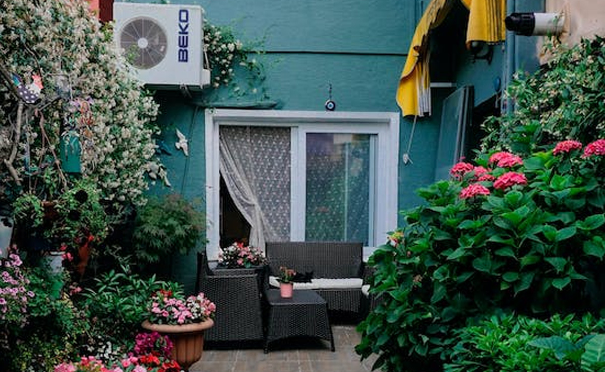 Here's How To Decorate Your Small Garden To Give It Big Outdoor Decor Vibes