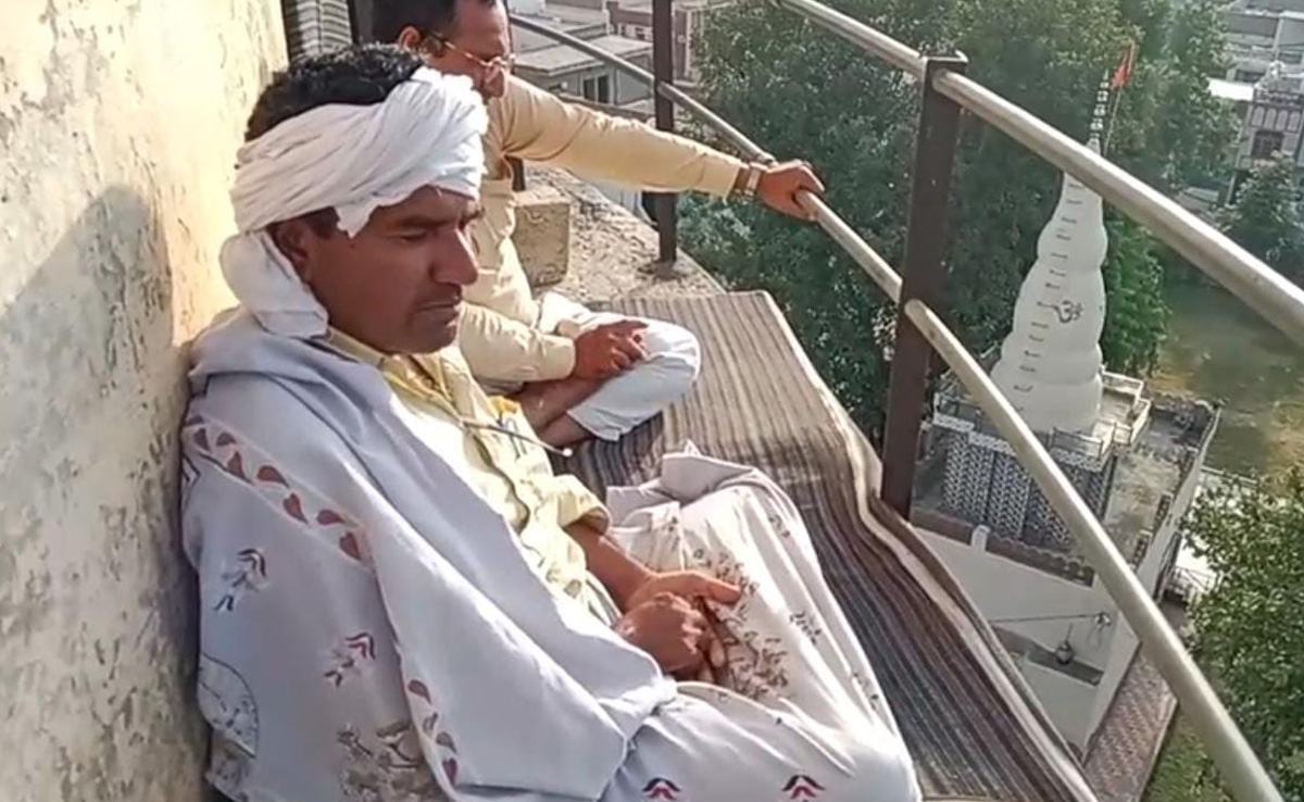 श्रीगंगानगर में अतिक्रमण के खिलाफ पानी टंकी पर चढ़ गए 2 प्रॉपर्टी डीलर