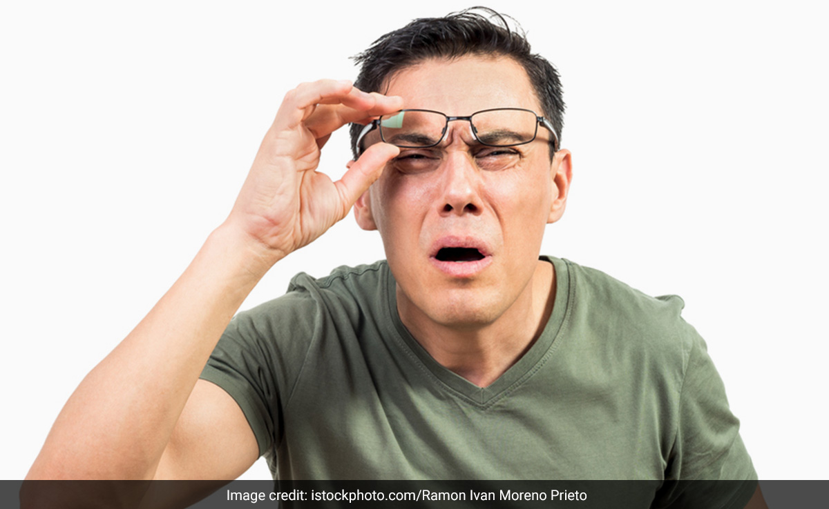 दिखने लगा है धुंधला और बढ़ानी है आंखों की रोशनी, तो गाजर के अलावा ये 5 फूड्स भी हैं फायदेमंद