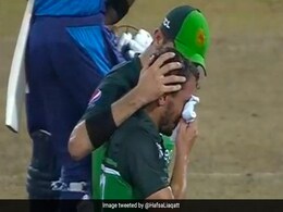SL vs PAK: पाकिस्तान को जीत नहीं दिला पाए तो रोने लगे जमान खान, शाहीन अफरीदी ने गले लगाकर ऐसे संभाला SL vs PAK: पाकिस्तान को जीत नहीं दिला पाए तो रोने लगे जमान खान, शाहीन अफरीदी ने गले लगाकर ऐसे संभाला