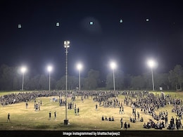 छात्र के आत्महत्या पर एनआईटी सिलचर में भारी विरोध प्रदर्शन, छात्रों ने डीन पर लगाया आरोप छात्र के आत्महत्या पर एनआईटी सिलचर में भारी विरोध प्रदर्शन, छात्रों ने डीन पर लगाया आरोप