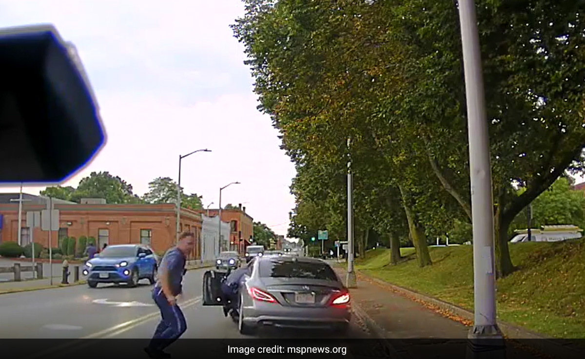 On Camera: Cop Dragged Away By Car During Traffic Stop In US, Suspect Arrested