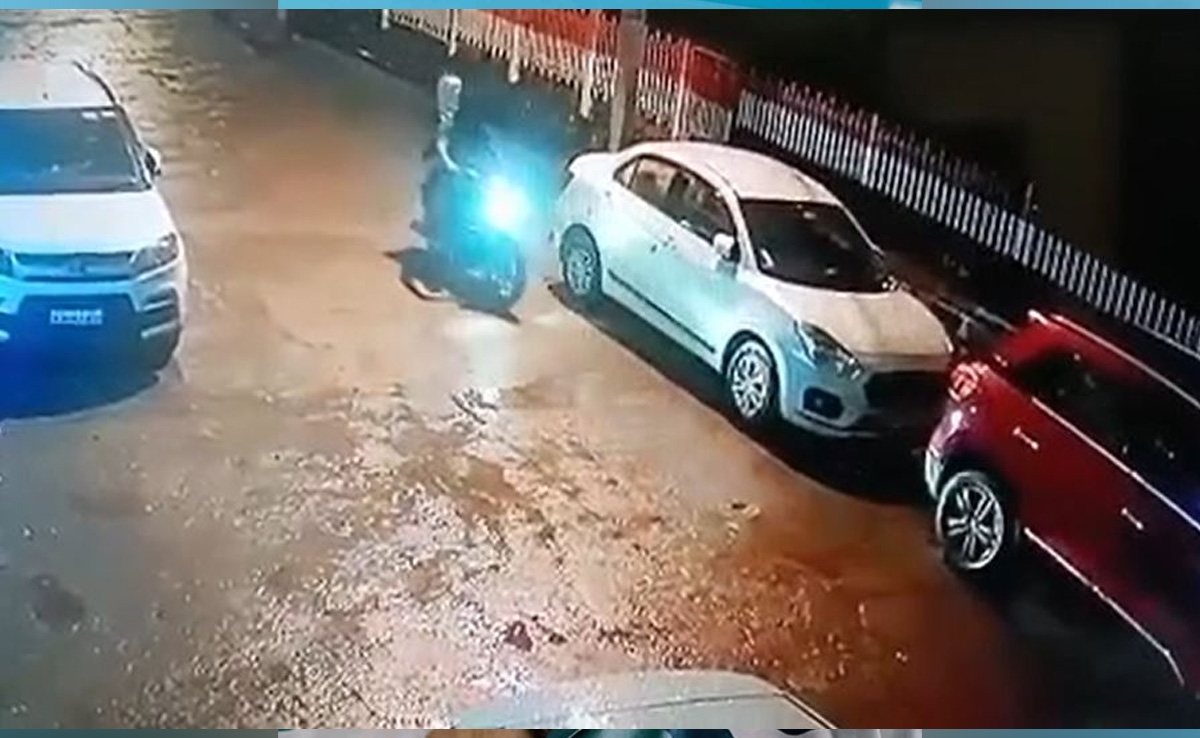 शिवपुरी : अज्ञात बदमाशों ने पहले कार के कांच तोड़े..फिर लगाई आग, वारदात CCTV मैं कैद
