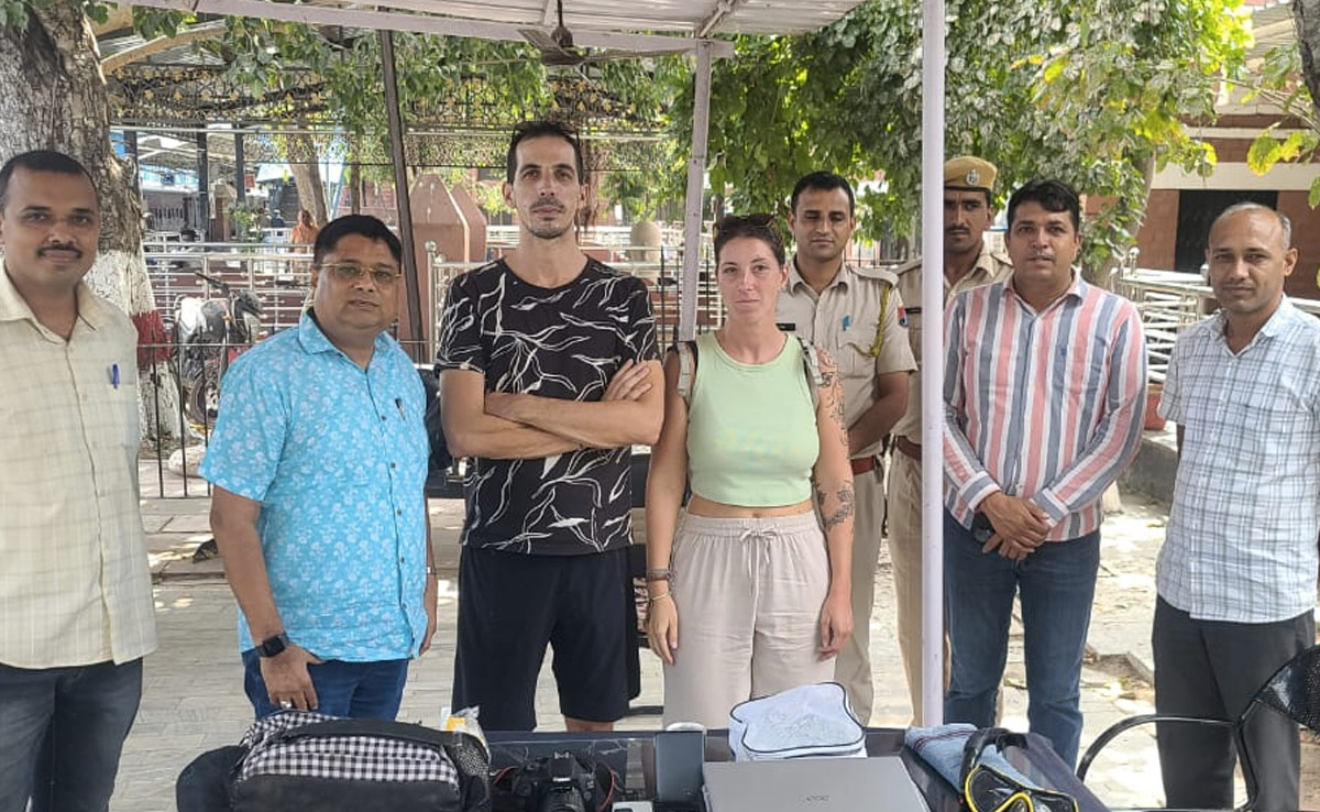 इटली के टूरिस्ट का ट्रेन से चोरी हुआ 5 लाख का सामान, GRP ने 6 घंटे में गुजरात से किया बरामद
