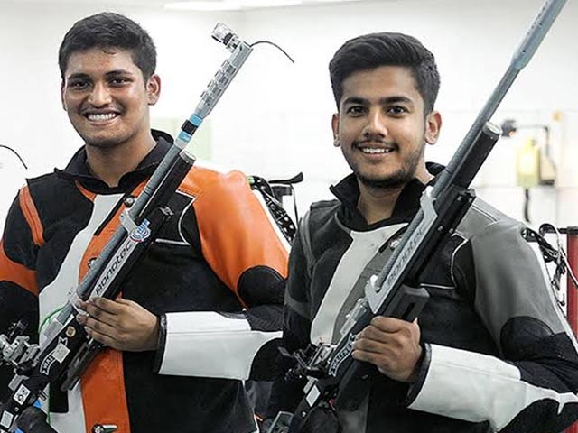 एशियन गेम्स में भारत ने 10 मीटर एयर राइफल टीम इवेंट में निशानेबाजों ने जीता गोल्ड मेडल