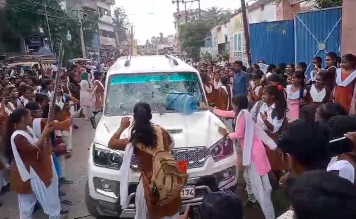 Bihar School Girls Trash Officer's Car In Protest Over Lack Of Facilities