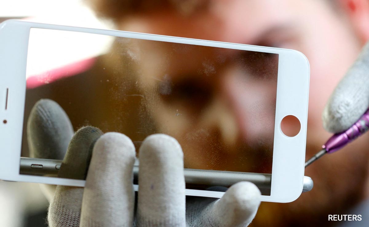 France Orders Apple To Stop iPhone 12 Sales Over Radiation Concerns