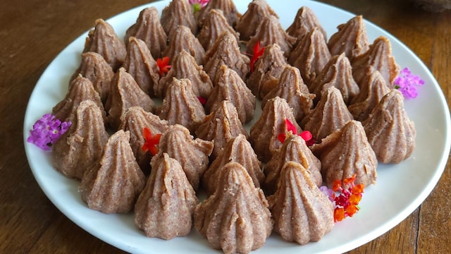 Ganesh Chaturthi 2025: To make modak, opt for ragi, oats or millet flour instead of rice flour